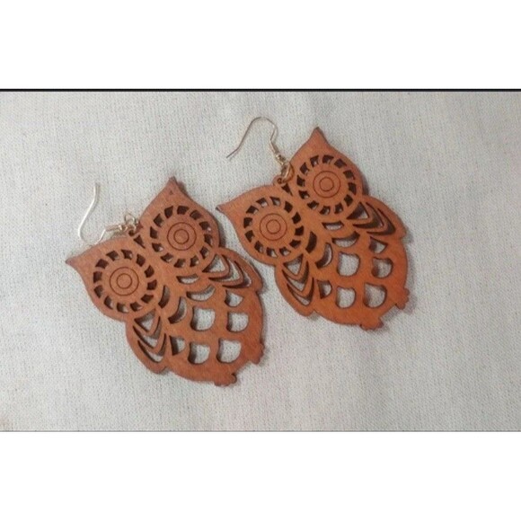 NWT Wooden Owl Dangle Hook Drop Earrings. Goldtone. Boho. Festival. Hippie. - Picture 5 of 5